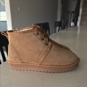 NWOT Aspen Suede Lace Up Booties Khaki Sherpa 6.5 
Warm Casual Winter Earthy
